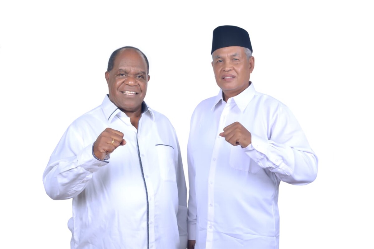 Foto pasangan bupati dan wakil bupati terpilih Kabupaten Sorong Dr. Johny Kamuru, SH.,M.Si dan H. Ahmad Sutejo, S.Pd