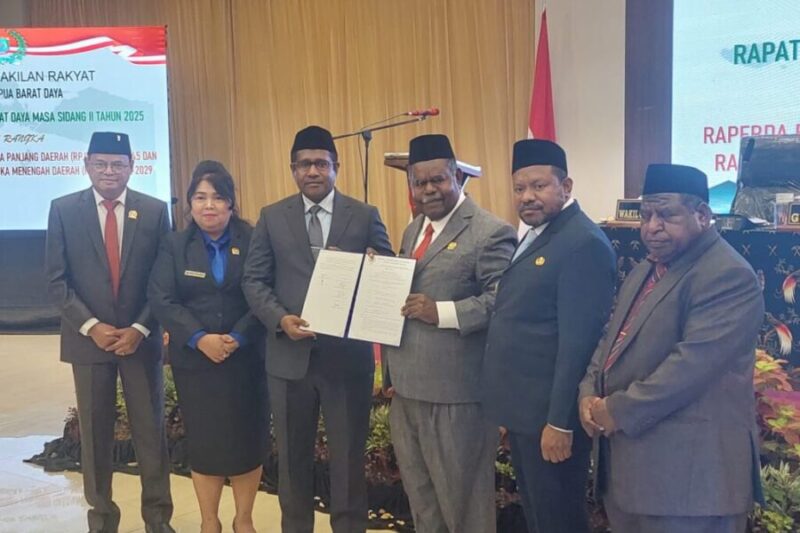 Rapat Paripurna DPR Papua Barat Daya tetapkan dua RPJMD jadi Perda