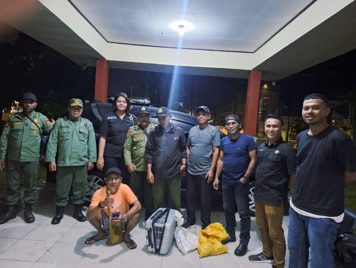 Balai Besar KSDA Papua Barat Daya Gagalkan Upaya Penyelundupan Burung Kasturi Kepala Hitam di Pelabuhan Sorong