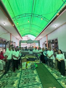  penyerahan sembako di Yayasan At-Taubah samping masjid [Lansia]