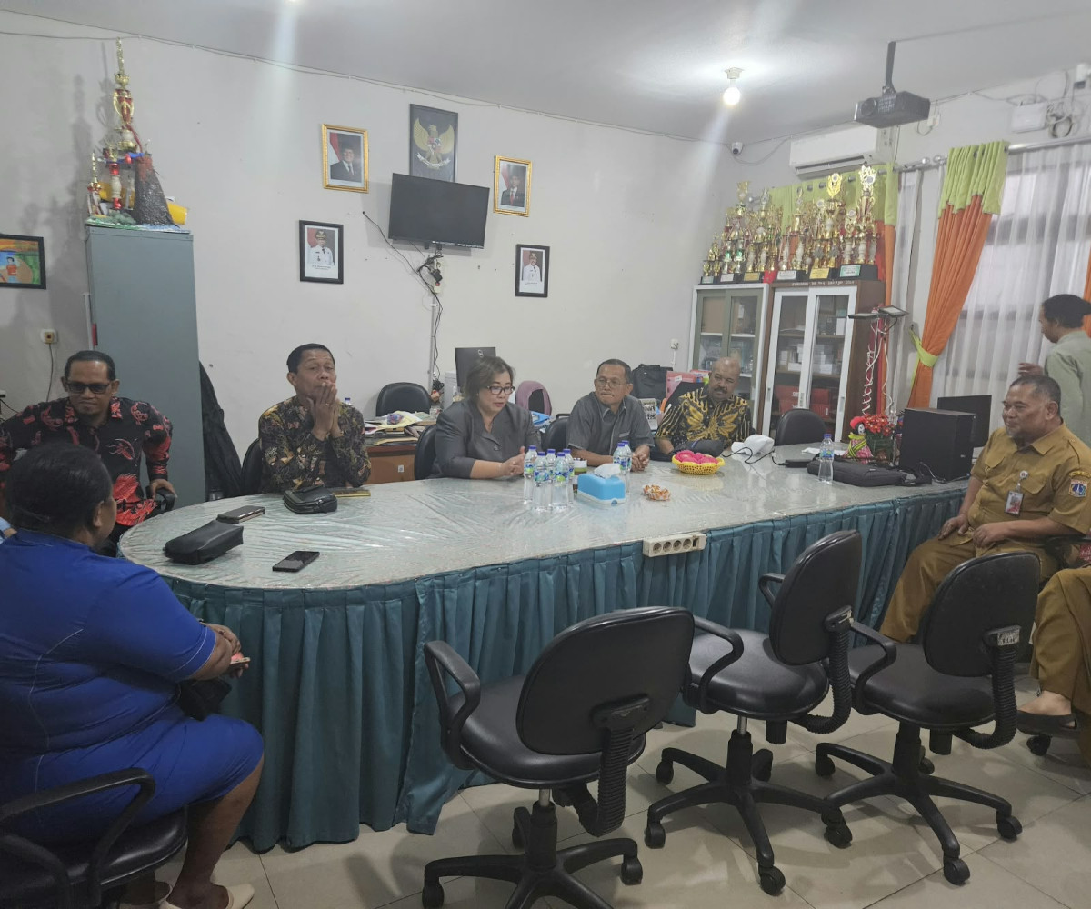 Komisi IV DPR PBD saat melakukan audiens dengan pihak SLB di Jakarta