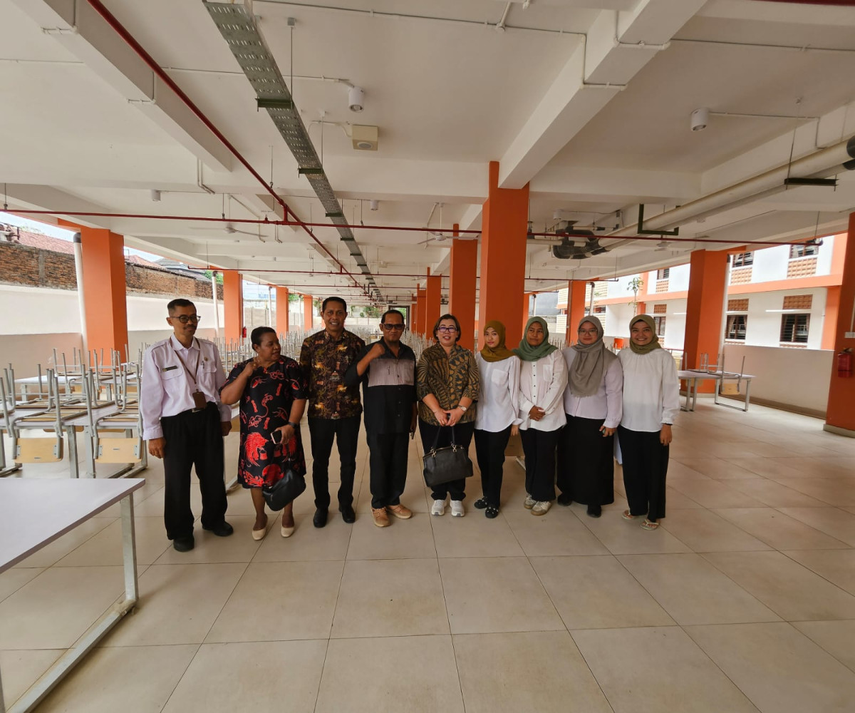 Komisi IV DPR PBD saat melakukan kunjungan melihat secara dekat pelaksanaan Sekolah Rakyat di Jakarta